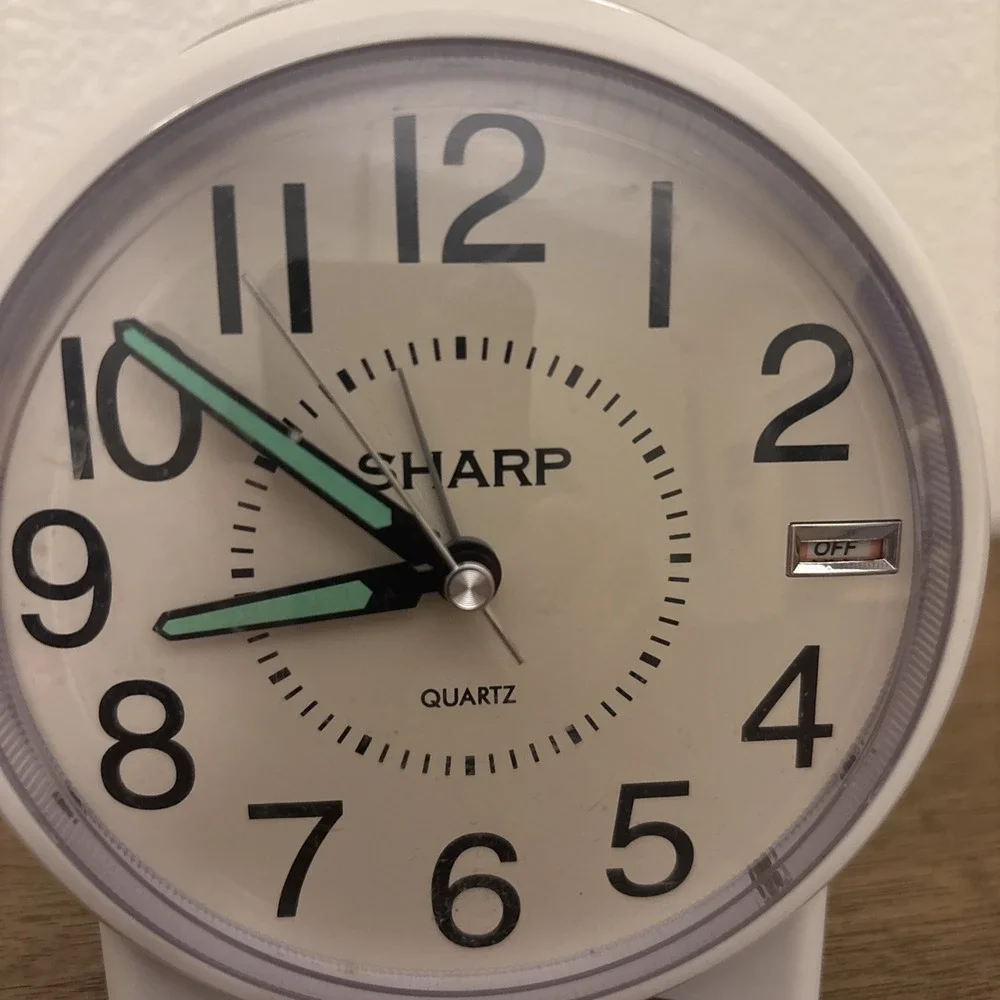 Sharp SPC127A Quartz Analog Alarm Clock W/ Glow In‎ The Dark Hands - Works